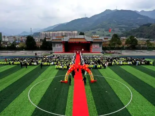 荥经中学举行2022届高考百日誓师活动