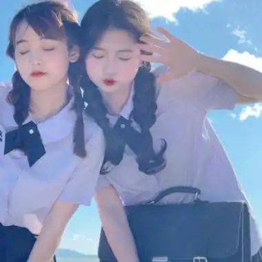 森系仙气闺蜜头像一对你回头看我我不信你两眼空空