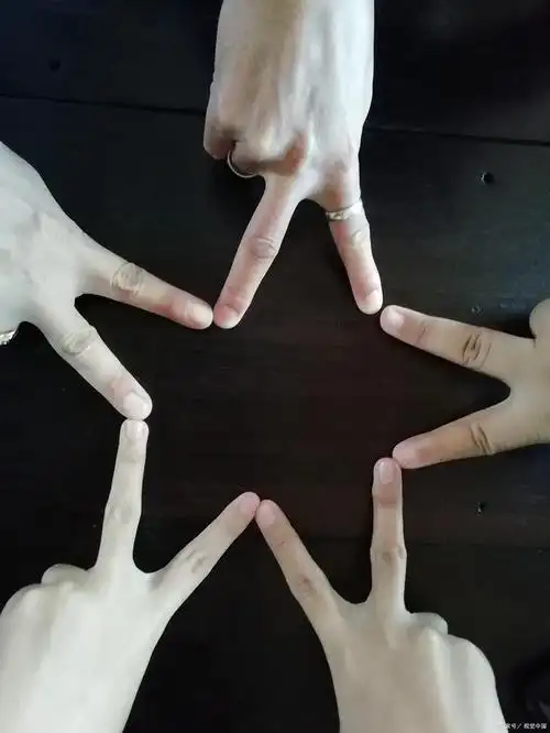 手势舞是一种通过手部动作来表达音乐节奏和情感的舞蹈形式.