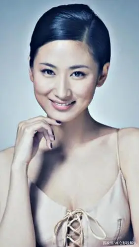 郭珍霓时尚写真照,尽显柔美气质