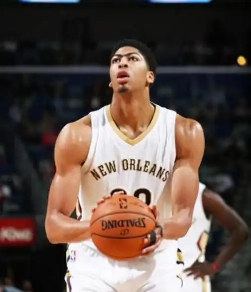 7图看浓眉哥肌肉变化,一年比一年魁梧,汗水造就传奇