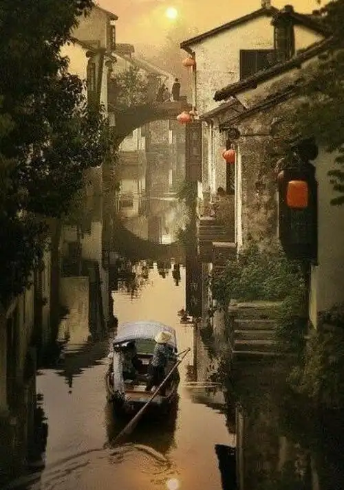 夕阳下的江南小镇