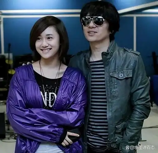 现在再看郑钧,发现但凡刘芸温柔点,都降不住他这个"混世魔王"