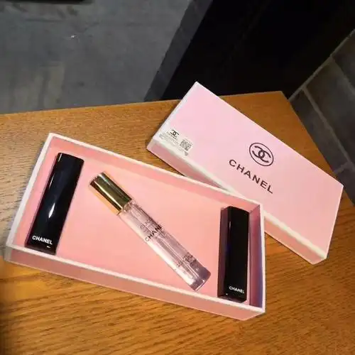 香奈儿粉色诱惑香水口红三件套双重防伪!