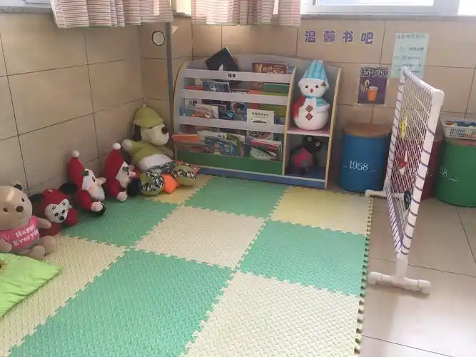 温馨书吧"阅读区":培养幼儿阅读理解能力,提升幼儿对图书的兴趣.