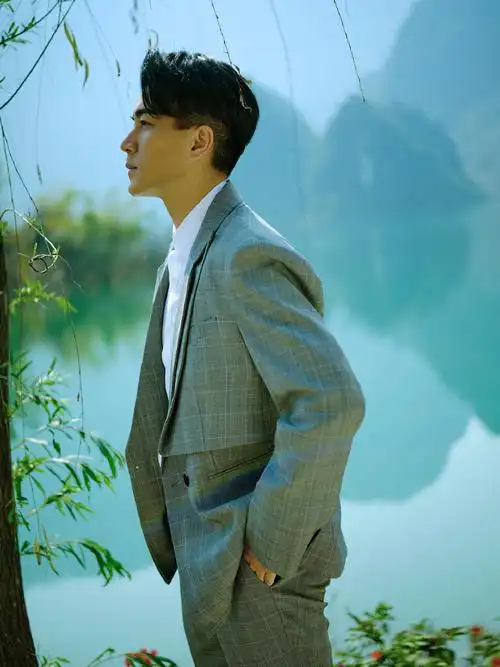 sohufashion·星鲜事##刘恺威山水相恋##2021东西南北贺新春