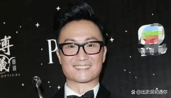 如今儿女双全的郑中基虽然长得不是很帅但是也算是多才多艺