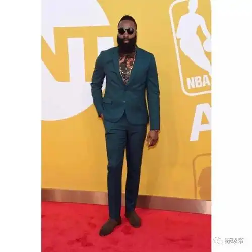 哈登:参加最最重视的颁奖典礼,结果却,拿不到,半个奖.