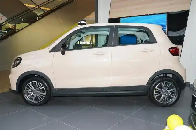 今天给大家推出的这款零跑汽车品牌下的纯电动微型