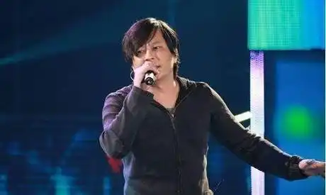 当时,王杰的第一张专辑一个游戏,同一个梦想在台发行,赢得了半年