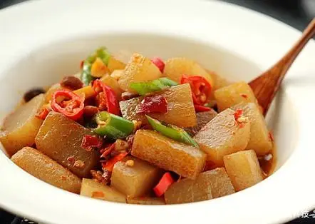 魔芋丰富的植物纤维素,帮助活跃肠道功能,加快排泄体内有害毒素