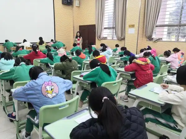写美丽英文做魅力学生长安镇中山小学英语书写比赛