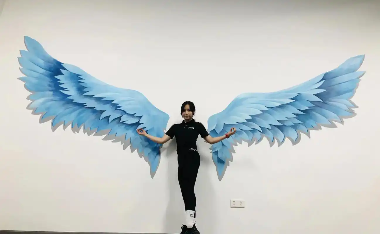 自律才能拥有好身材,为健身房绘制拍照打卡墙 - 抖音