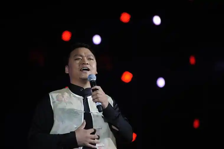 高保利与王昆老师合唱 9月6日晚,被誉为"西部歌王"的原生态歌手高保利