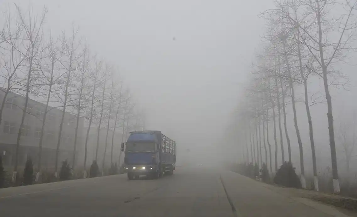 山东聊城发布大雾雾霾"双红"预警信号