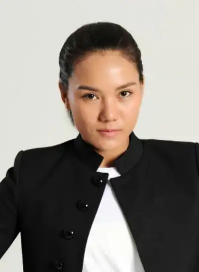 演艺经历代表作品有《乐火男孩》《大兵小将》《硬汉2:奉陪到底》