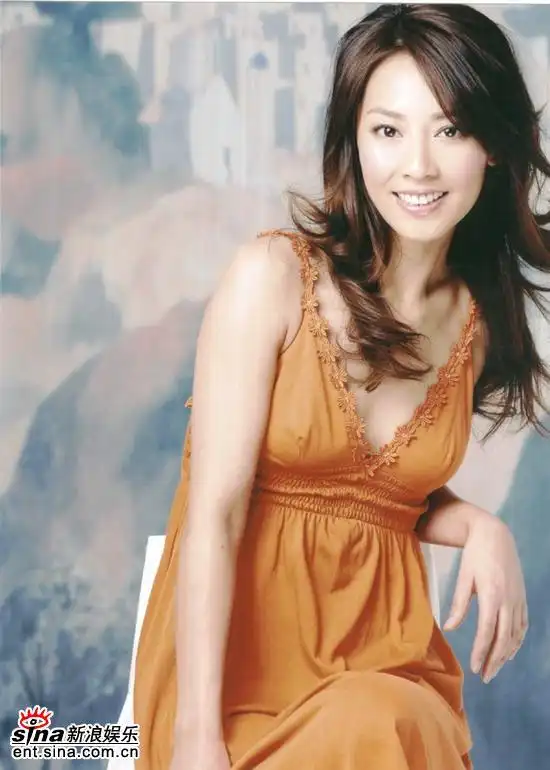 p>张茜,1974年2月18日出生于江苏省常州市,中国内地女演员,歌手,主持