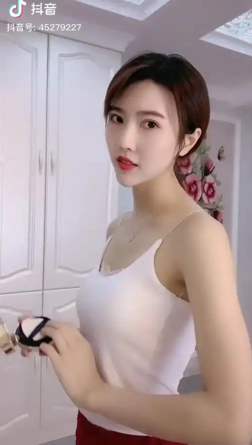 《个人美照》抖音美女集锦