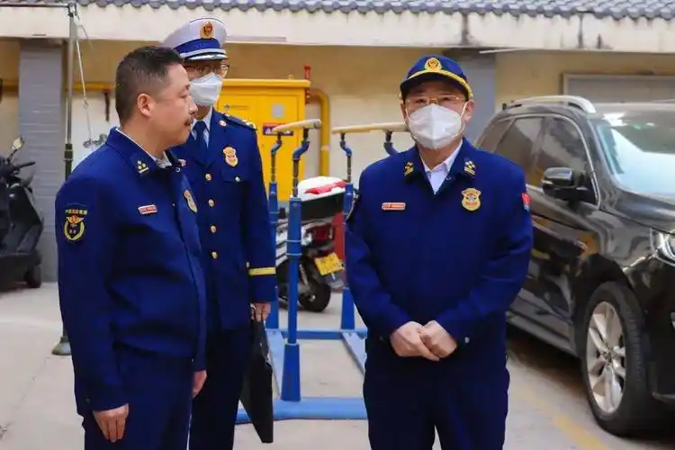 1月24日,大年初三,省消防救援总队李瑞丰政委,采取"四不两直"的方式检