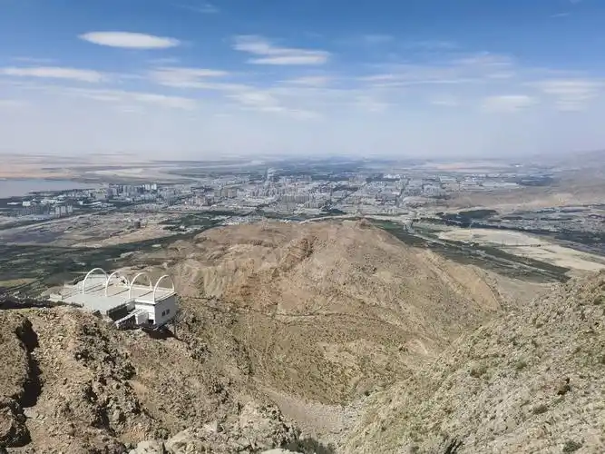 内蒙见闻:乌海甘德尔山,成吉思汗雕像! - 抖音