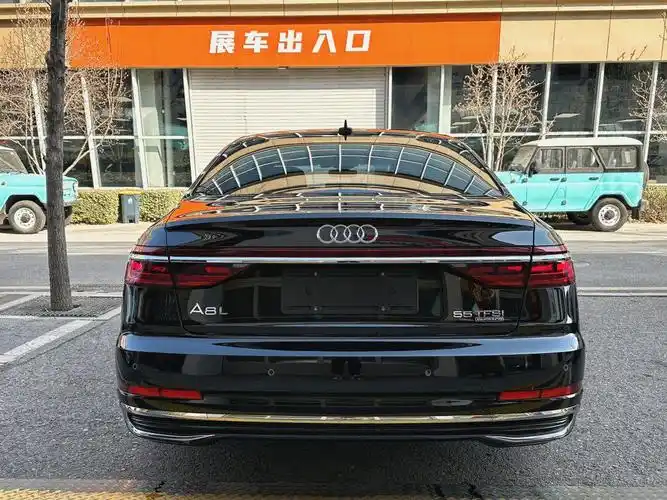 全新奥迪a8l贴完透明车衣,又亮又黑