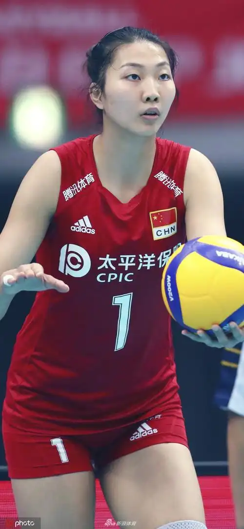 上场就疯海报之袁心玥