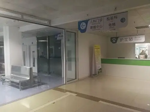 每晚6:00-10:00; 夜诊开诊地点:儿科大楼二楼;同时,为保证急诊患者的