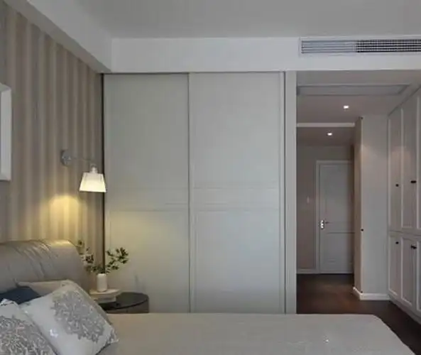 衣柜侧面封了8cm厚石膏板