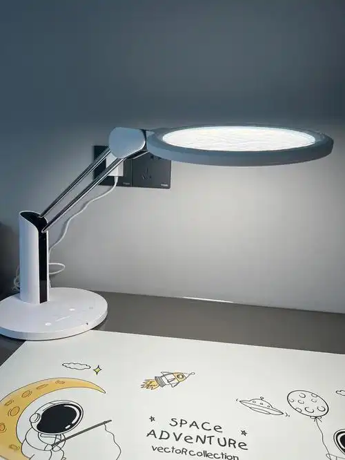 种草了一款跟华为合作的小众国产护眼灯