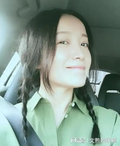 6次登上春晚,爱上恩师臧天朔却险些丧命,如今55岁活出自我|金莎|李梅