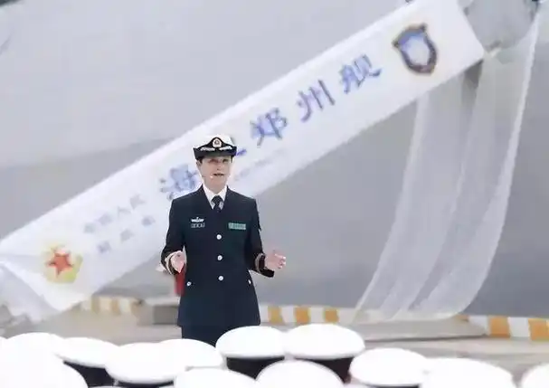 博士韦慧晓:丢下华为工作,对百万年薪没兴趣,44岁变驱逐舰舰长