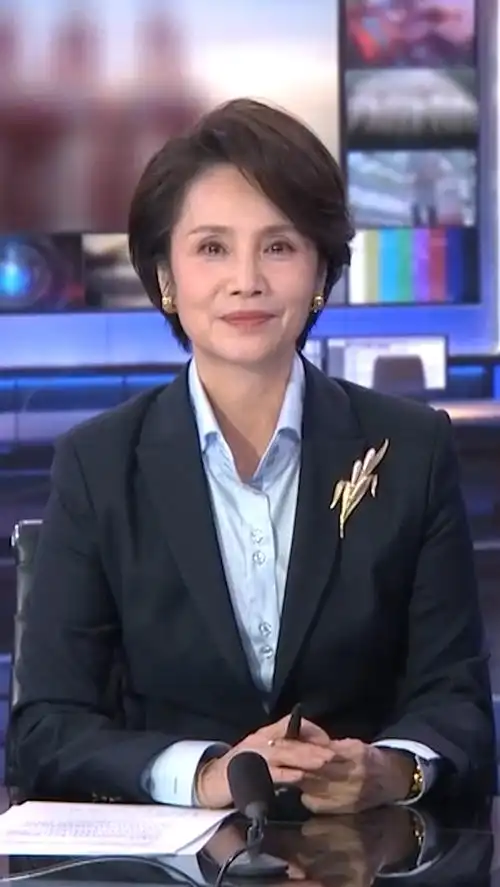 央视今日关注主播徐俐告别观众最后一场直播嘉宾竖起大拇指