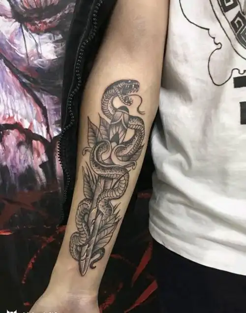 暗黑蛇纹身图片手臂欧美写实纹身图案
