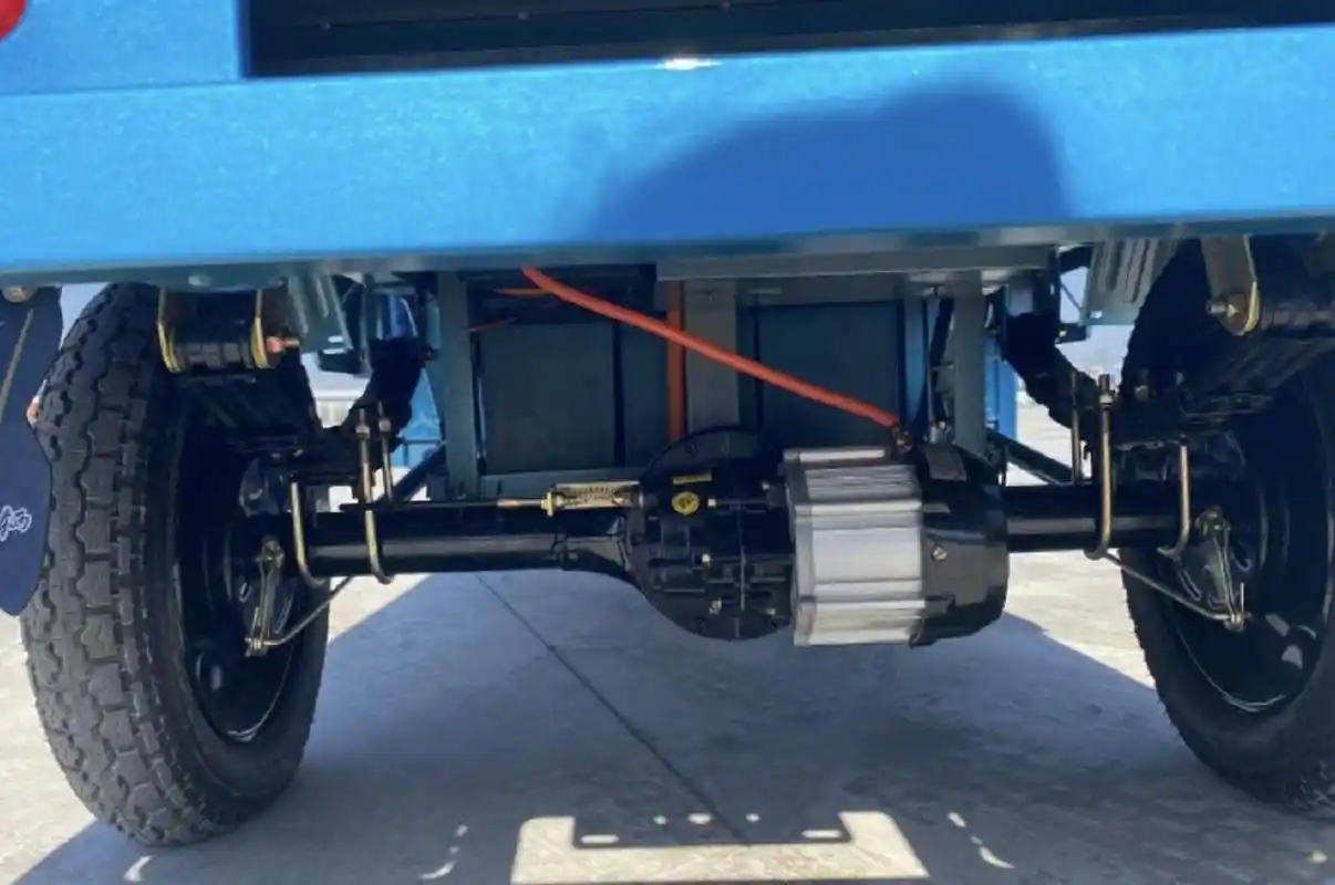 三轮车后钢板减震改装