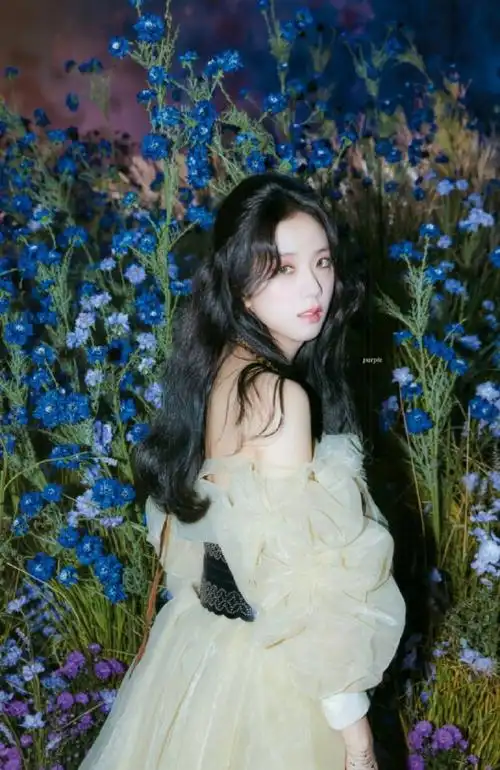 kimjisoo超话#金智秀#  花海秀我心中的top1