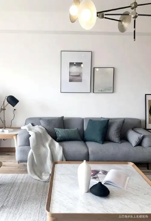 温柔的北欧风与原木色的交汇客厅沙发北欧极简客厅设计图片赏析