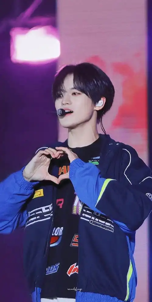 钟辰乐超话98#钟辰乐1122生日快乐#221007 the k concert 饭拍高清