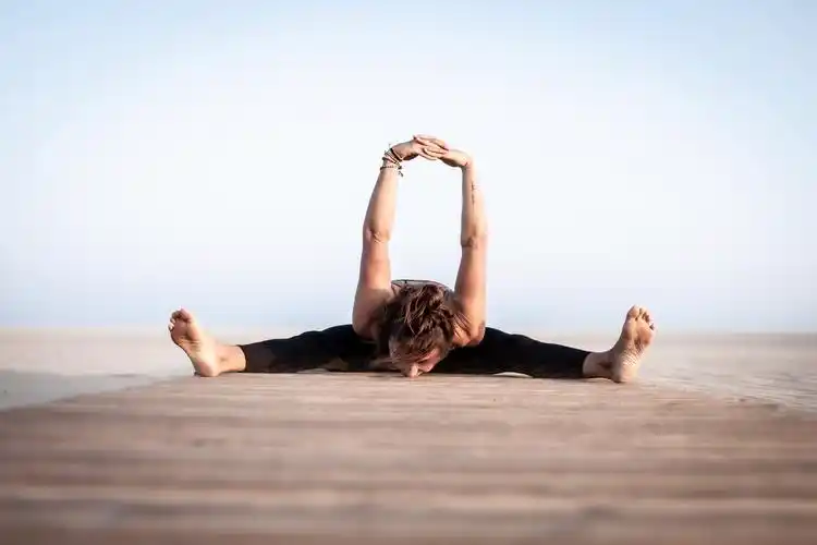 练习瑜伽的国外美女图片美女瑜伽练习国外美女