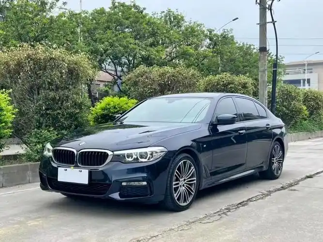 [庆祝]新到17年11宝马530领先m运动套装,碳黑火山红, - 抖音