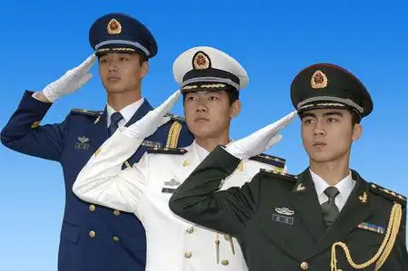 海陆空各穿什么衣服海军军装是白色的,空军军装是蓝色的,陆军军装是