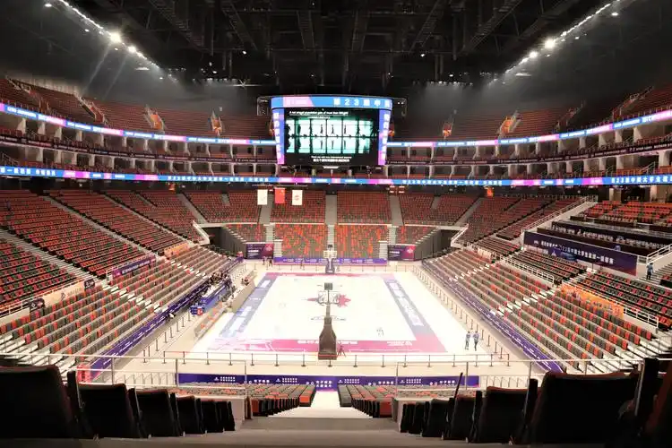 中建八局成都凤凰山体育公园迎来首场比赛