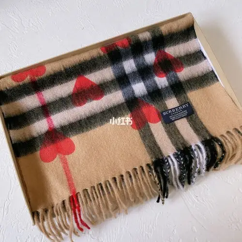 burberry巴宝莉限定心形羊绒围巾