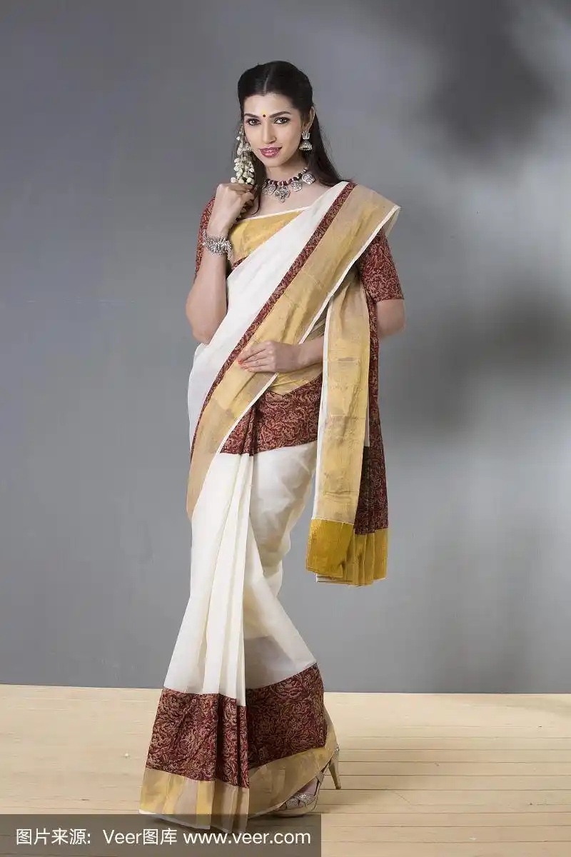 穿着传统服装的美丽迷人的印度女人