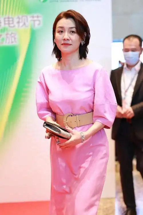 刘翔二婚老婆挺普通,穿简约连衣裙梳"鲶鱼头",路人感十足