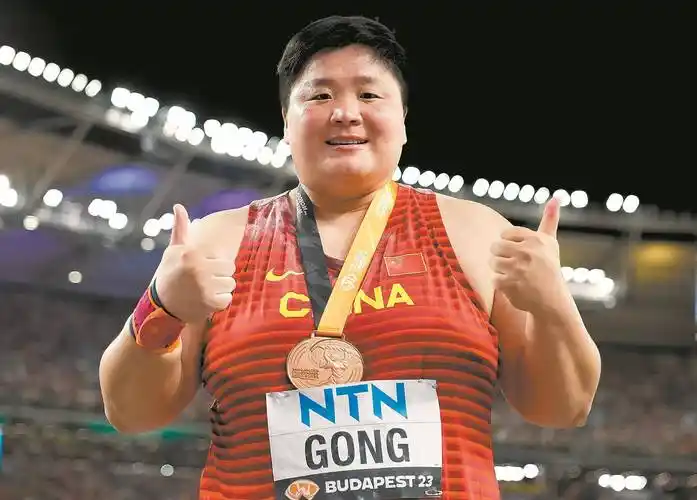 9次世锦赛收获8枚奖牌,不仅与女子链球名将张文秀并列成为中国田径队