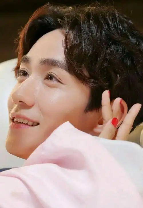 朱一龙的桃花眼看谁都是含情脉脉千万不要盯着看