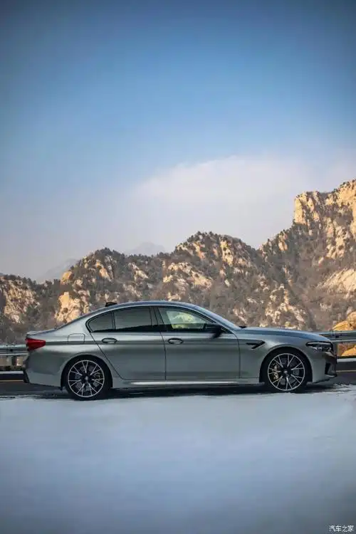 享受跑山的乐趣又能兼顾商务宝马m5雷霆版提车分享