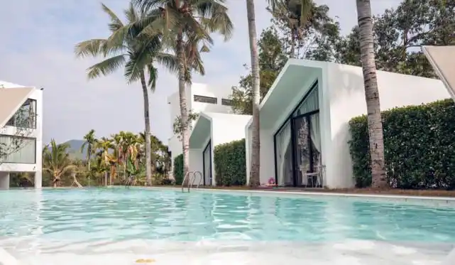 三亚这家民宿也太出片了还可以穿上美人鱼的衣服拍水下照片