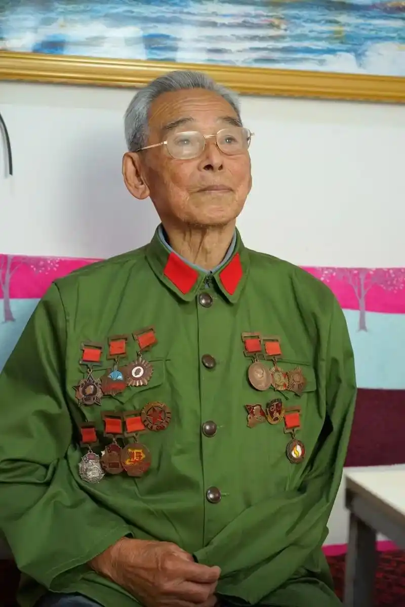 【致敬抗美援朝老兵董安国老人】有幸在石泉县武装部,石泉县退役 - 抖