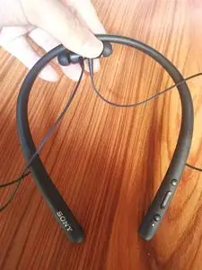 个人闲置转让索尼wih700立体声蓝牙耳机,挂脖式运动耳机